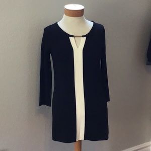 Tunic by cable & gauge with 3/4 length sleeves.